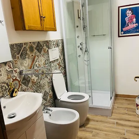 לינה וארוחת בוקר Victorian House 3*